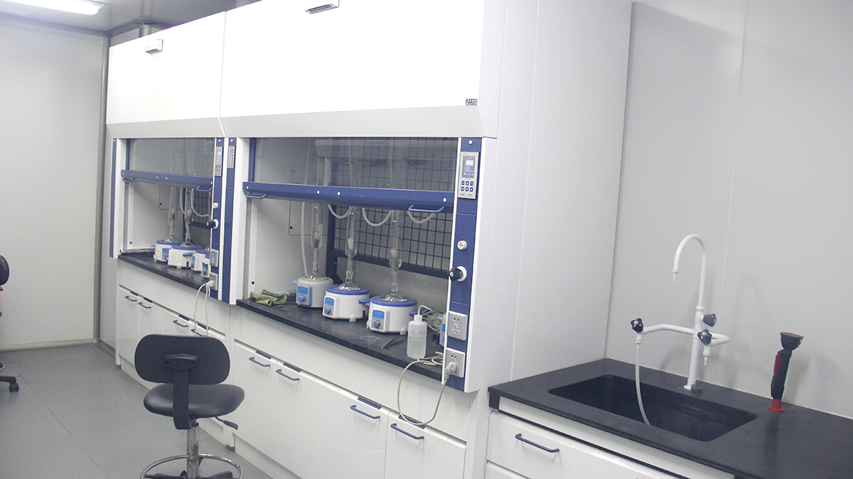 前(qian)处理(li)室